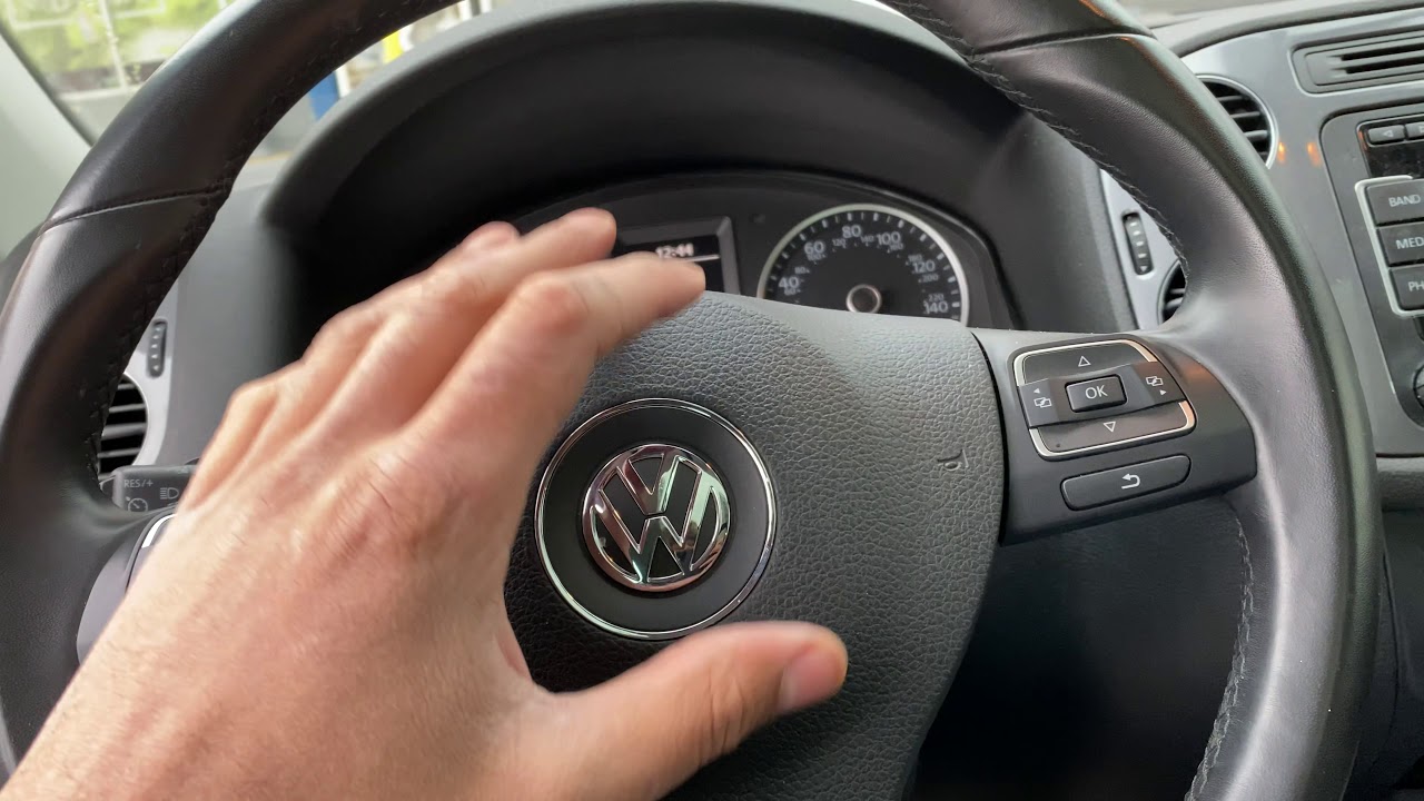 VOLKSWAGEN TIGUAN - Как открыть крышку бензобака