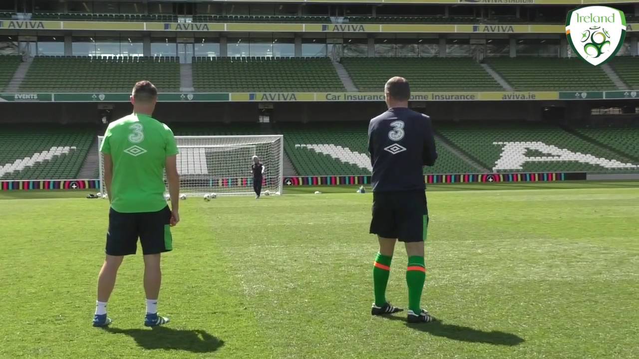 Robbie Keane, Roy Keane & Steve Guppy try the Crossbar Challenge