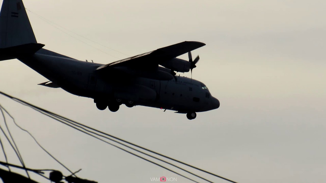 Despegue y aterrizaje simultaneo | Despega Flybondi y aterriza c130 de la Fuerza A&eacute;rea Argentina