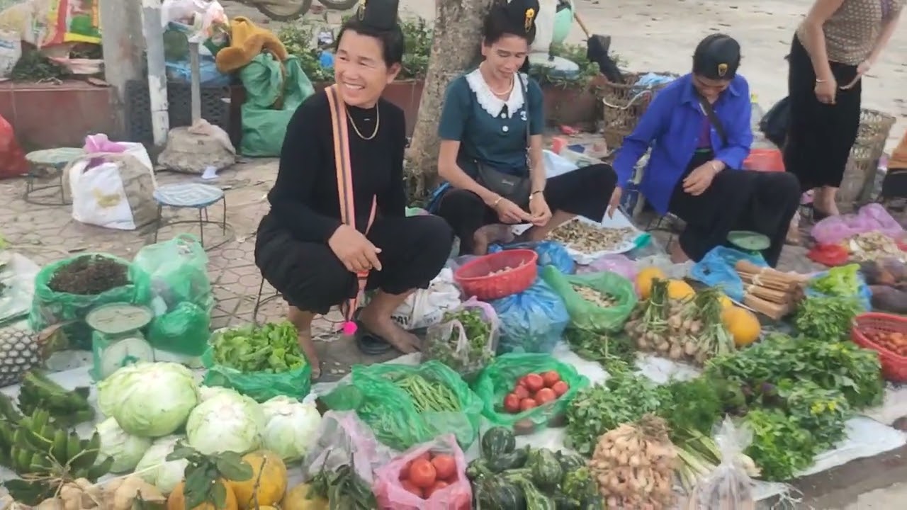Chợ mường nhà hàng tết 