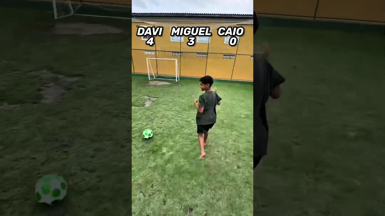 Quantos TOQUES at&eacute; chegar no GOL? 😱 #shorts
