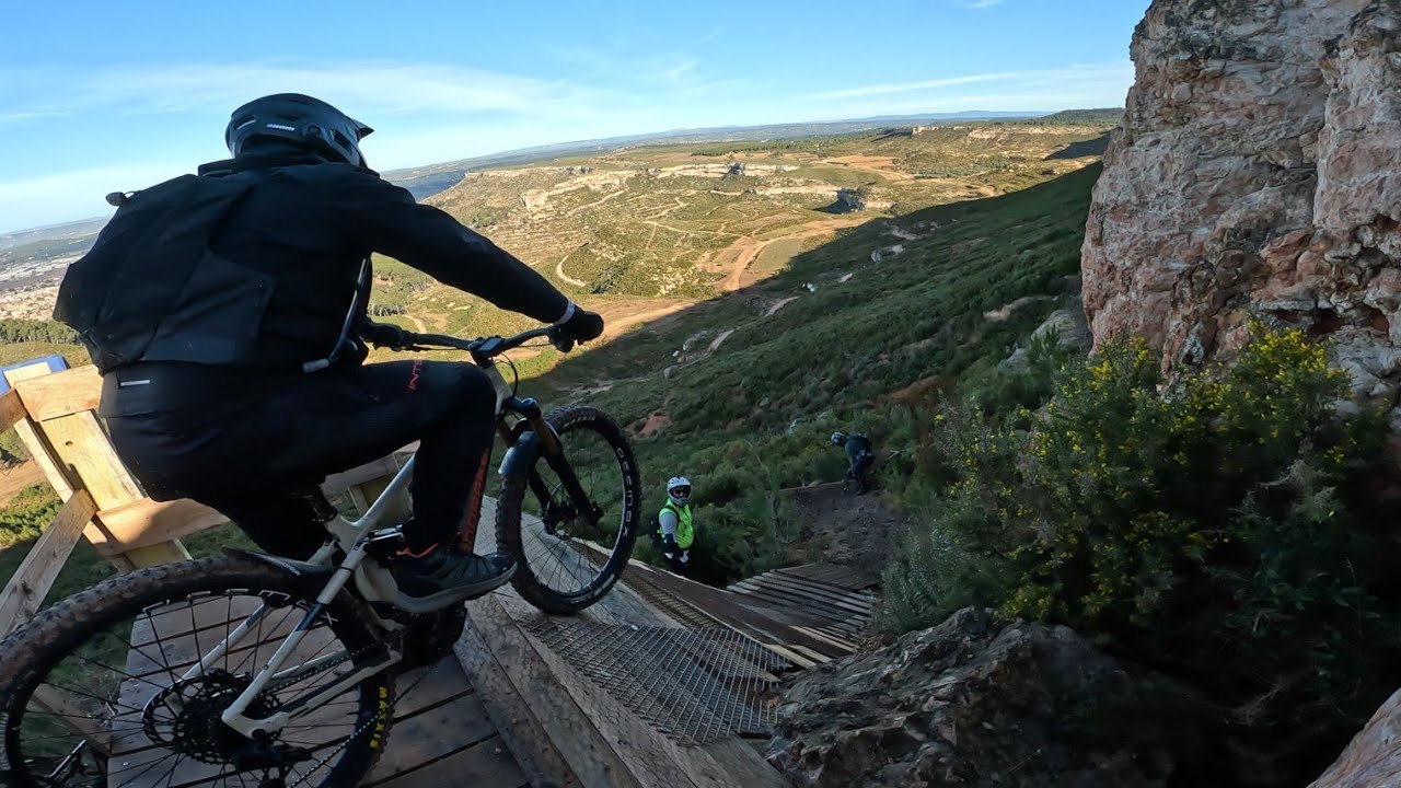 Des chutes, glissades, boue, découverte d'un single DH sur Rognac