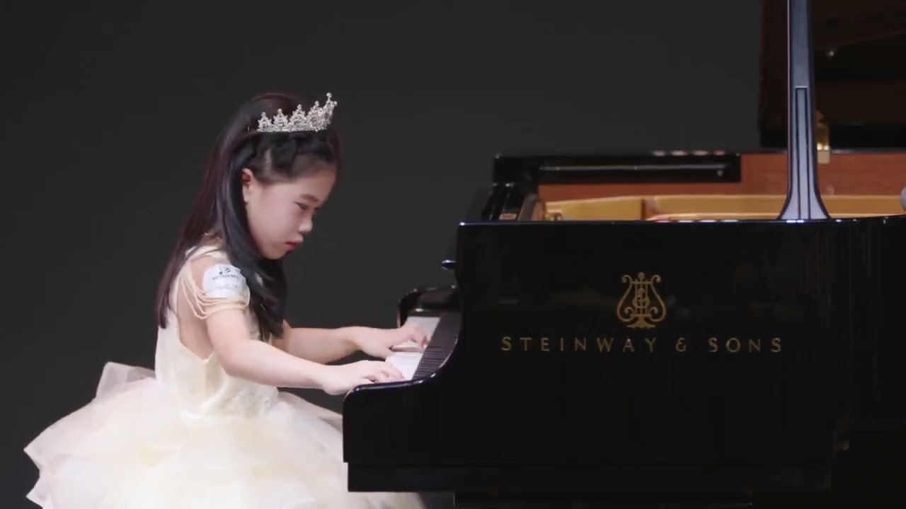 The Blue Danube - Trần Khiết An - Cressendo Grading round