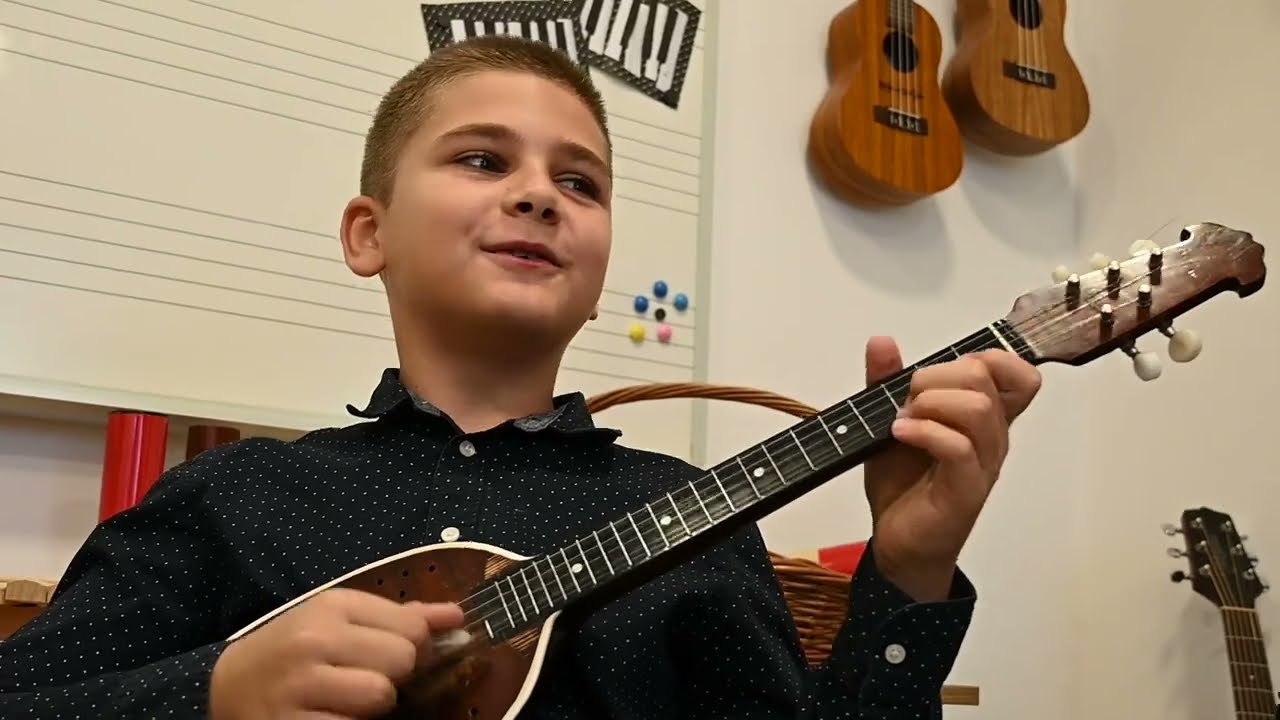 KADA UZMEM TAMBURU - Tamburaška škola 'Glazbene radionice Klasan' Official Video