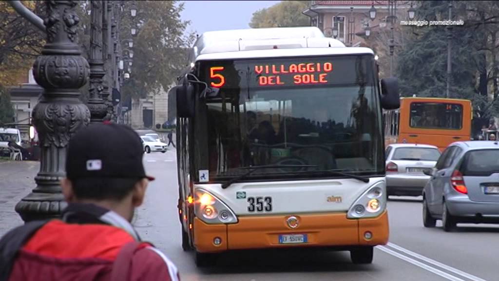 AIM Mobilità: sui bus controllori con smartphone per verifiche più veloci.