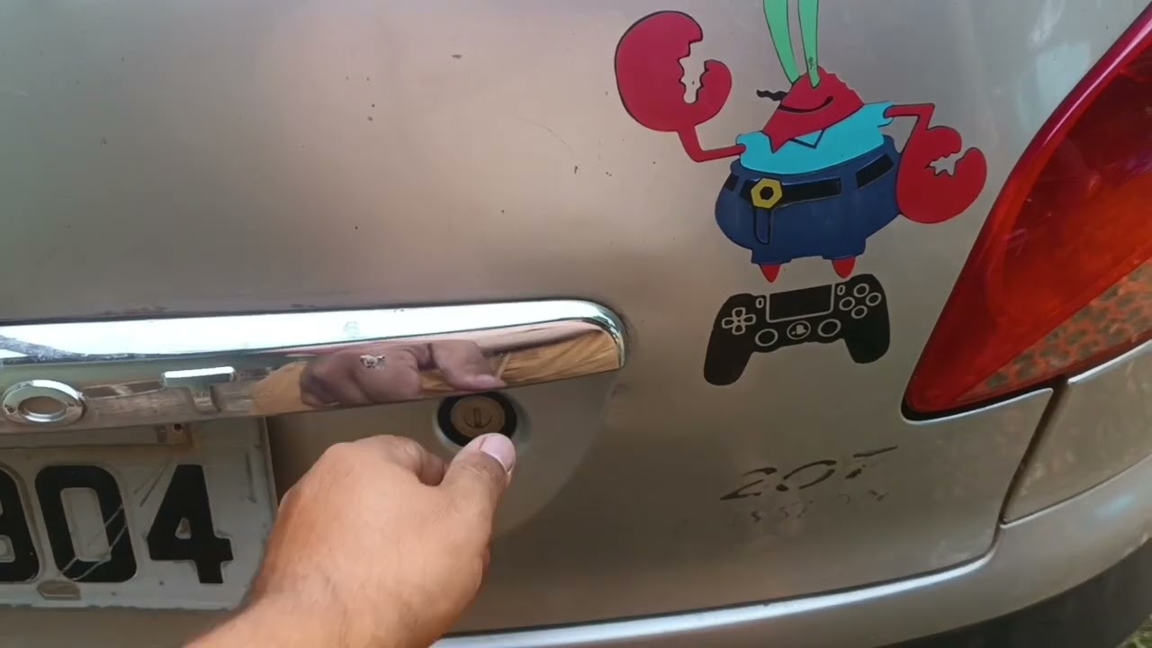 Porta malas não trava Peugeot 207 1.4 passion, troca do motor de acionamento da trava.