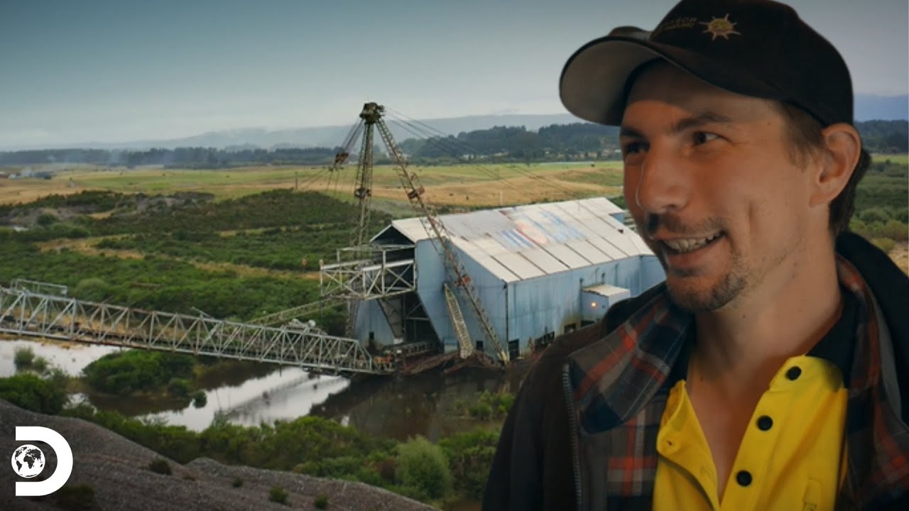 Parker descubre la draga más grande del mundo | Tras la pista del oro | Discovery Latinoamérica