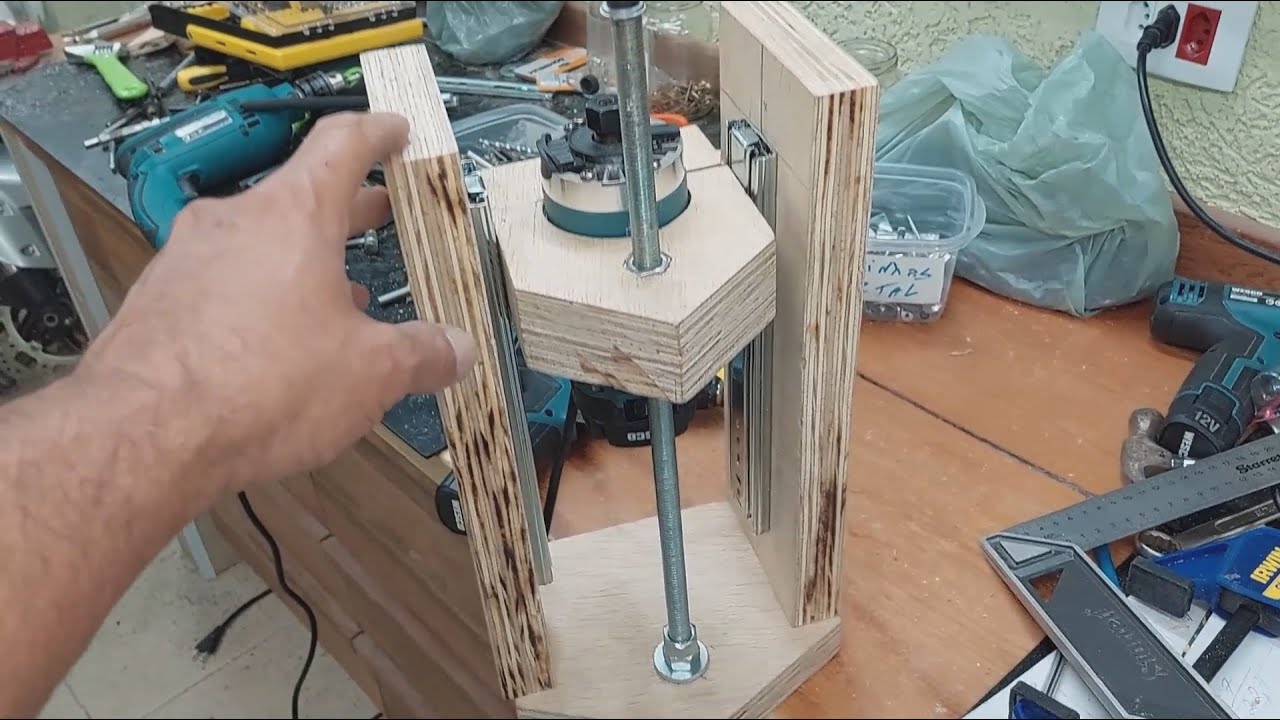 Inverted Router with elevation - Tupia laminadora com sistema de elevação para instalação em bancada