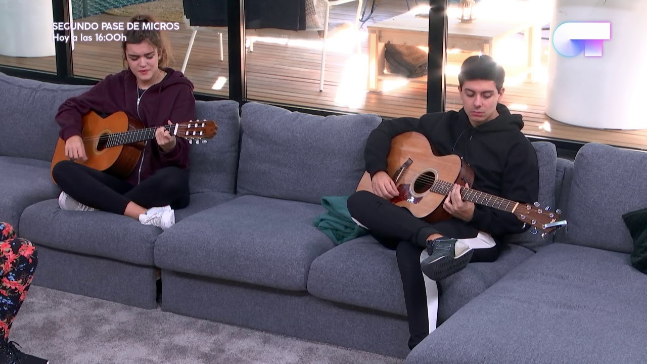 Amaia y Ana Guerra cantan 