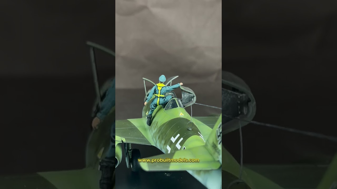 A closer look at this 1:48 scale hand-painted WWII pilot figure ✈️