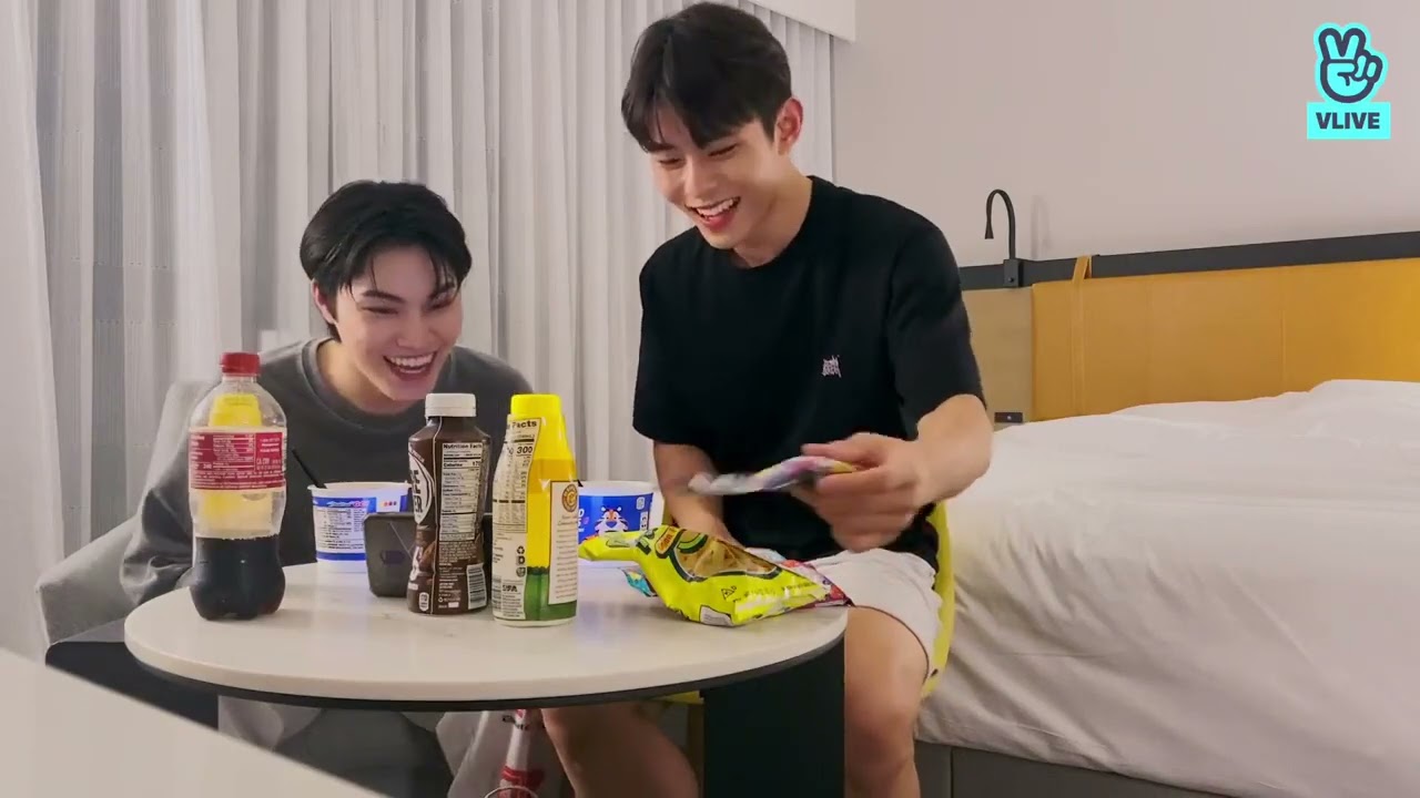 ENG SUB [VLIVE 220831] Donggeon and Renta's Snack Party! You want to come watch? 😘😈