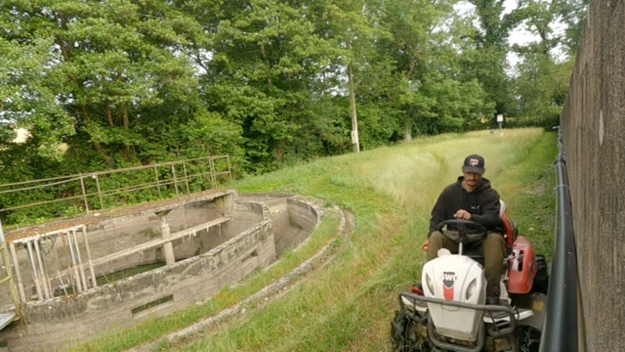 Tev espace vert: Chantier vite fait , bien fait avec l'orec rabbit       mowing and trimming