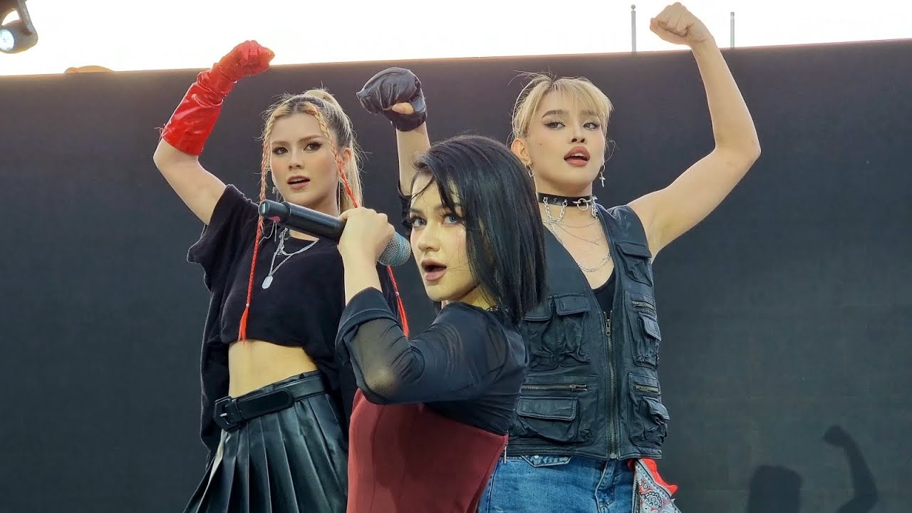 DEFY & BOOMERANG - G22 Fancam - 231217 FANVERSE 2023, Enchanted Kingdom- Fan Boy Doll Arch