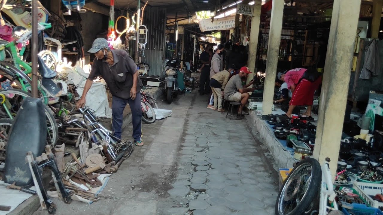 Jalan-Jalan ke Pasar Loak Kaliombo Kota Kediri