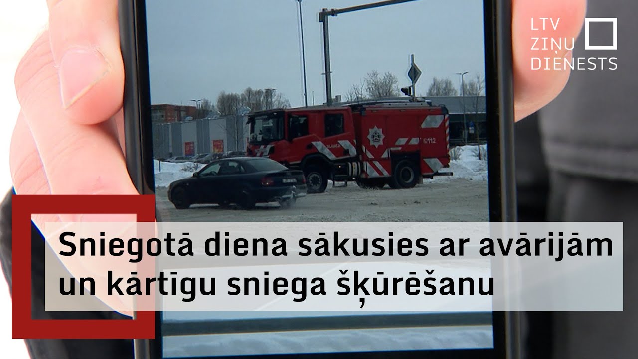 Jelgavā avārijā iekļūst VUGD ekipāža un vieglais pasažieru auto