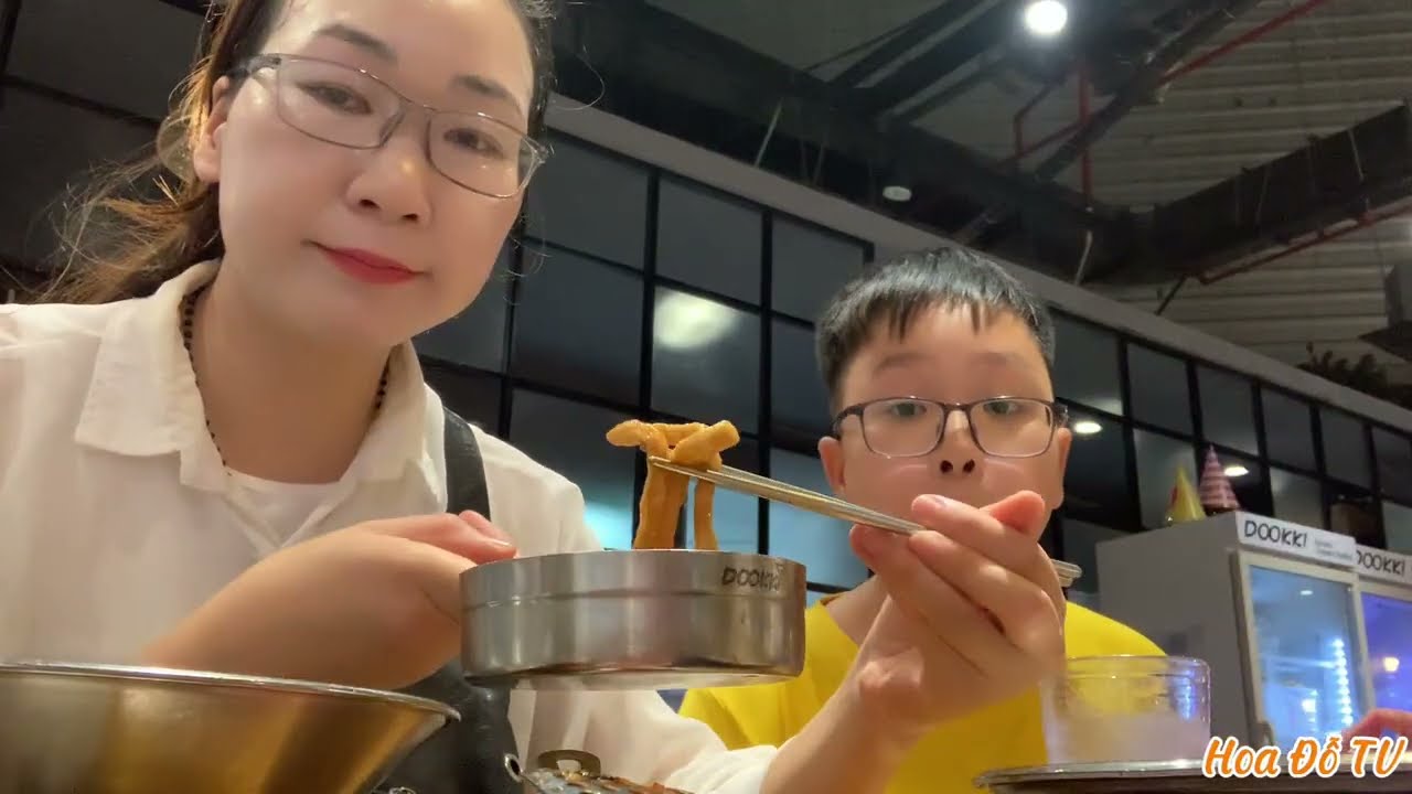 Lẩu Tokbokki Dookki Có Gì Mà Ai Cũng Check-in? Trải Nghiệm Buffet Hàn Quốc Chuẩn Vị!