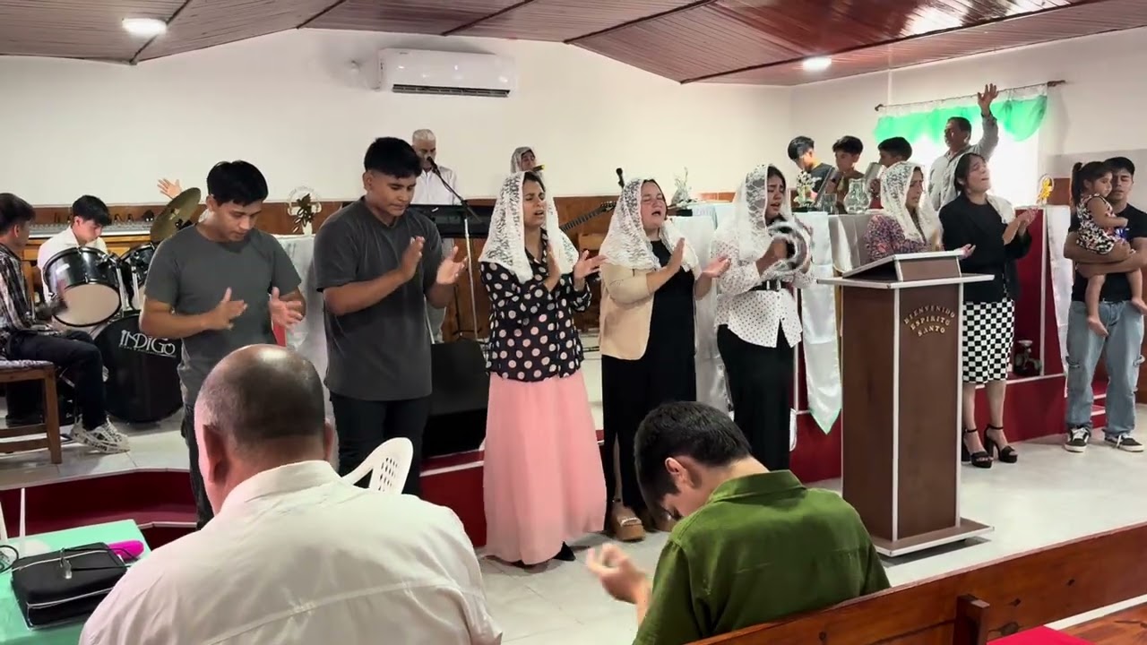 Nuestros jóvenes alabando!
