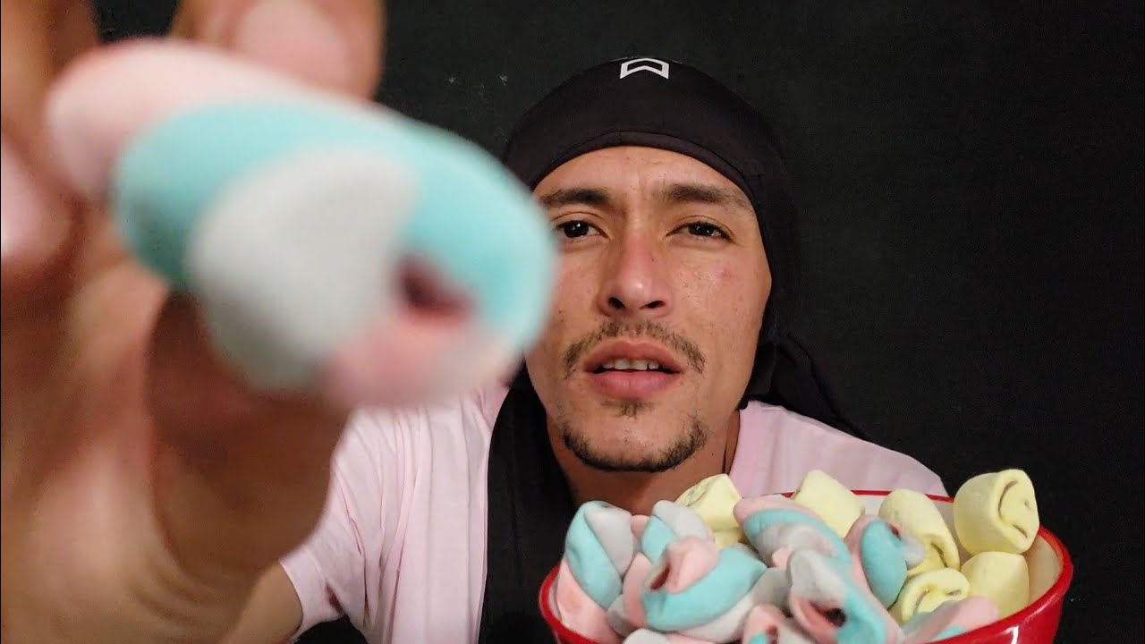 ASMR 🍥 COMENDO MARSHMALLOW  ( sons de mastigação)