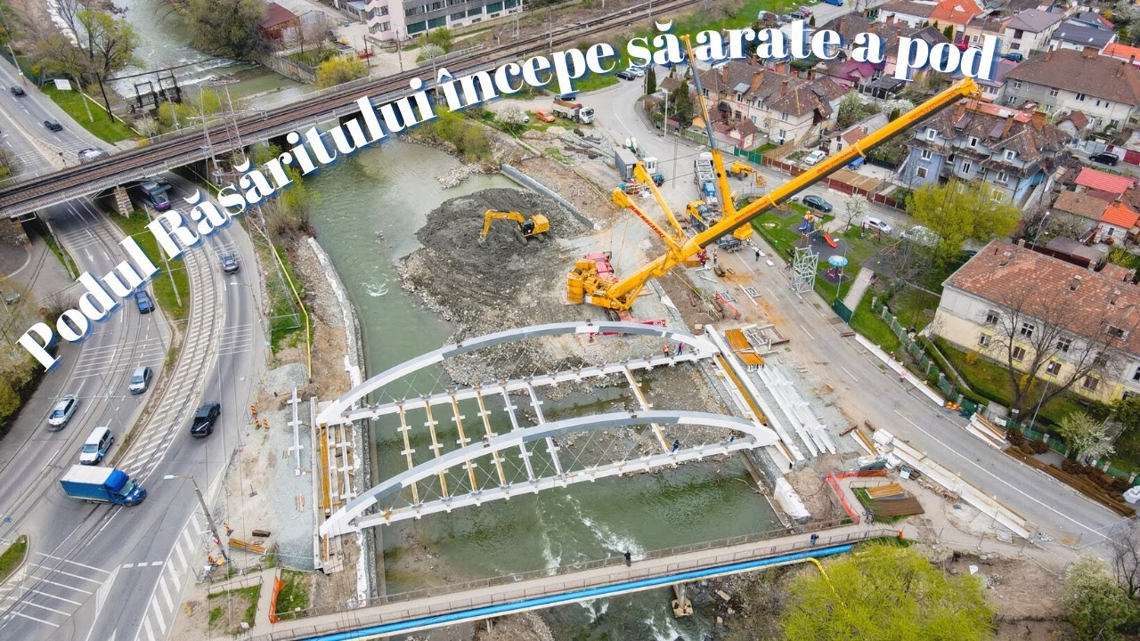 Восточный мост начинает походить на мост