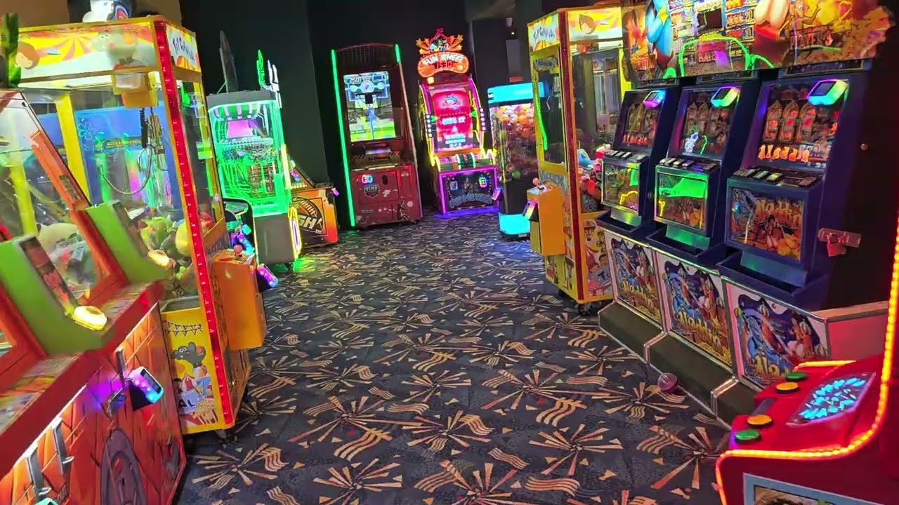 preview of the Entertainment we saw @ Broadland Sands Holiday Park Corton Lowestoft Suffolk & review