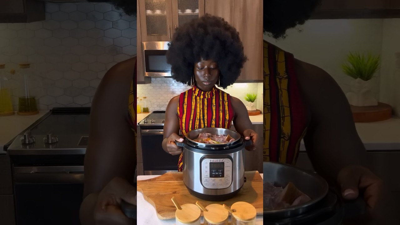 Cool with me. Fry cassava leaves #cookingshow #lunchideas