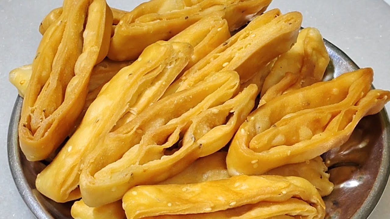 एक बार इस आसान तरीके से खस्ता परतदार नमक पारे को बना कर देखें |nimki/mathari recipe|tea time snacks 