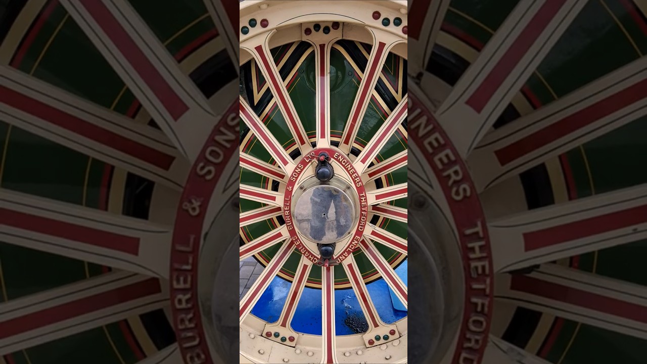 THE  MAGNIFICENT LIGHTNING II TRACTION ENGINE WHEEL PICTURED AT NORTHALLERTON 1940S EVENT.