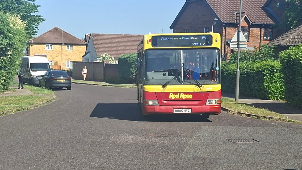 BU05HFZ | 9 to Aylesbury | Red Rose Travel | Dennis Dart MPD Plaxton Pointer 2