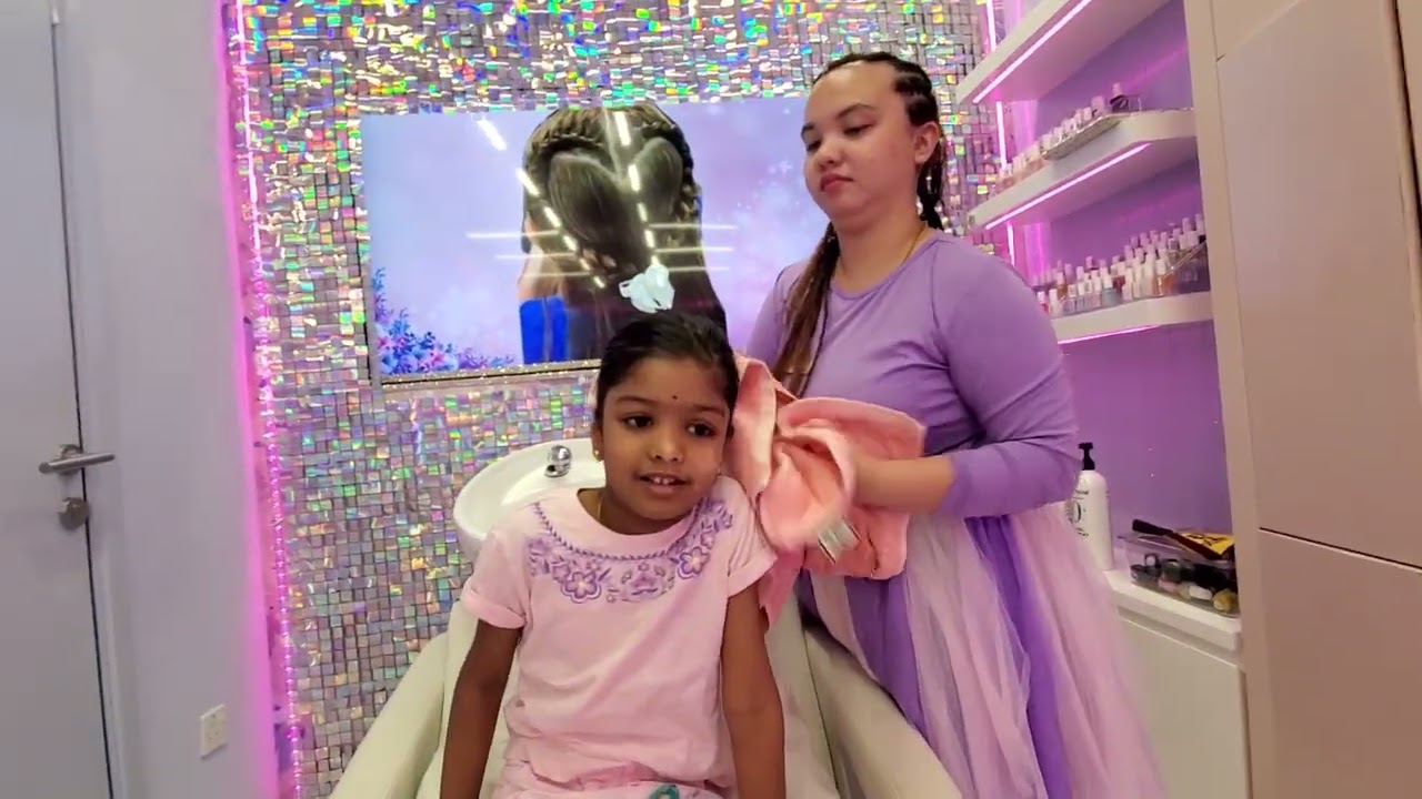GLAM GIRLZ#GLAM GLITTER QUEEN 👸 ✨️ at DUBAIMALL#PRINCESS AMRUTHA #YOUTUBE CHANNEL#dubai