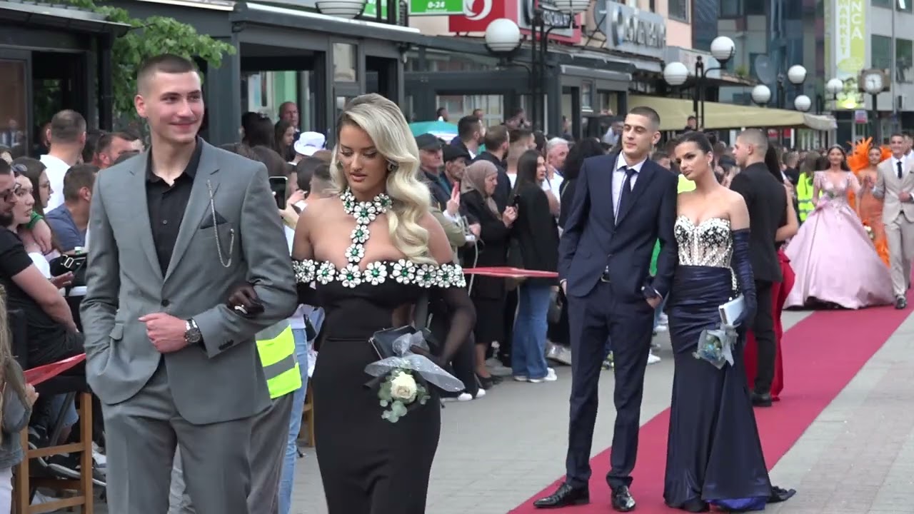Svječani defile JU Gimnazija 