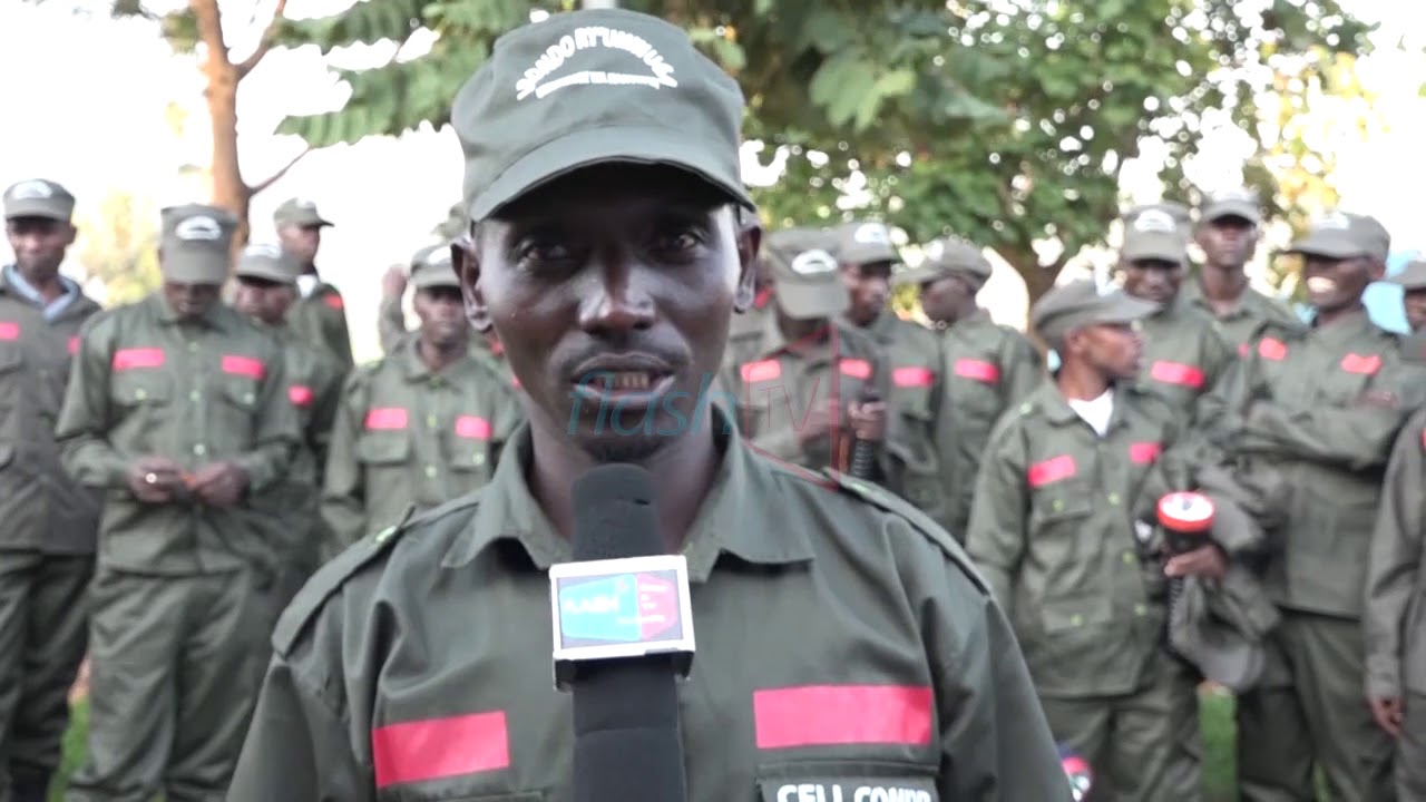 Reba umwambaro mushya w'abanyerondo umeze nk'uwa gisirikare