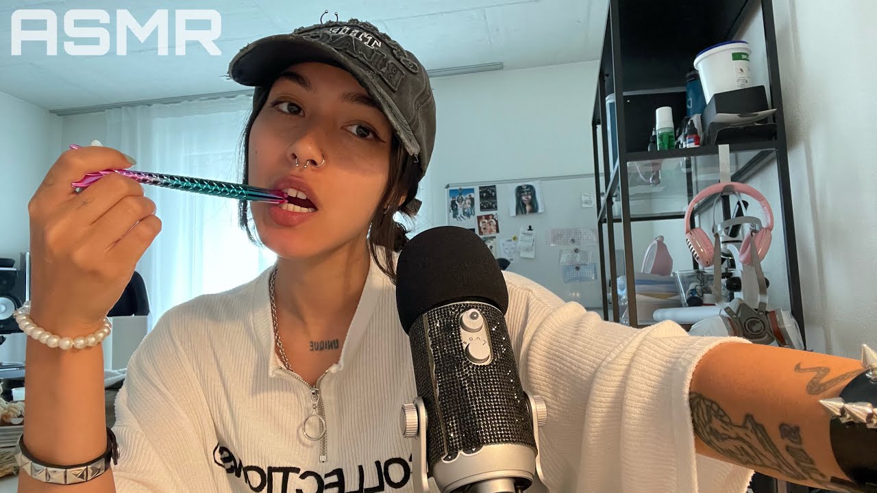 ASMR ☆ FAST & AGGRESSIVE TRIGGER ASSORTMENT (mouth sounds, mic trigger, fabric, hand sounds,..)