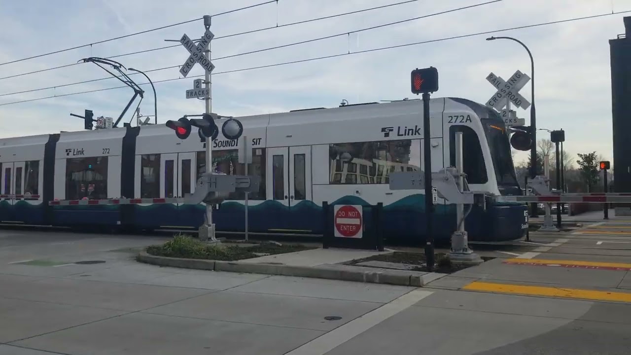 Link Light Rail Siemens train arrives at BelRed station | 2 line action 