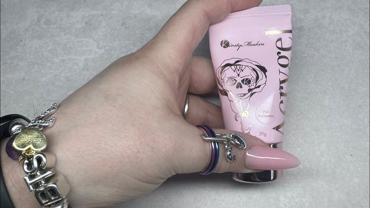 Trying Kirsty meakin acrygel using a dual form on my thumb