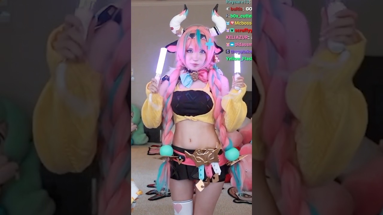 Emiru Varesa Cosplay