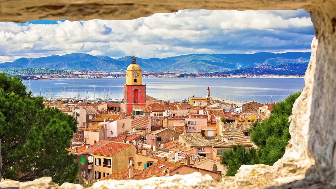 Saint-Tropez n’est jamais trop loin / CLF