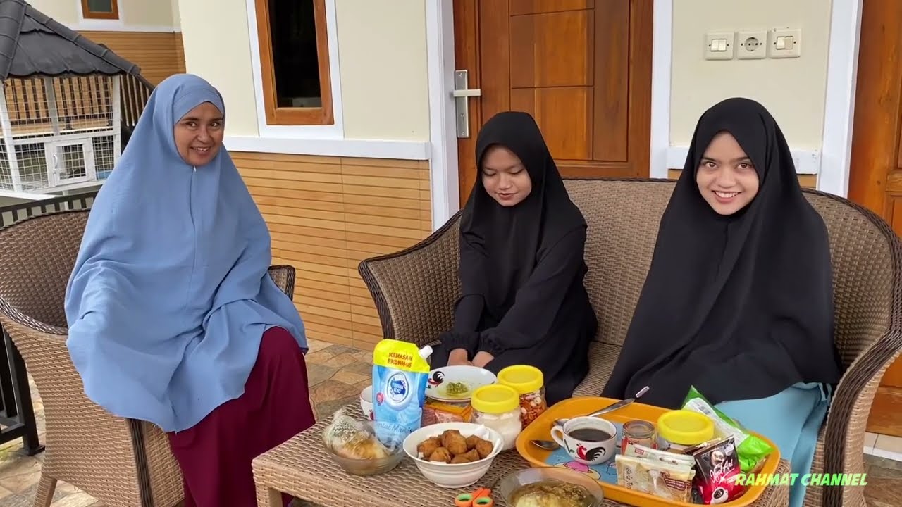 SENYUM BAHAGIA NENG RISMA SAAT DI AJAK SHOPING SEKALIAN MELIHAT RUMAHNYA YG BARU SELESAI DI RENOVASI