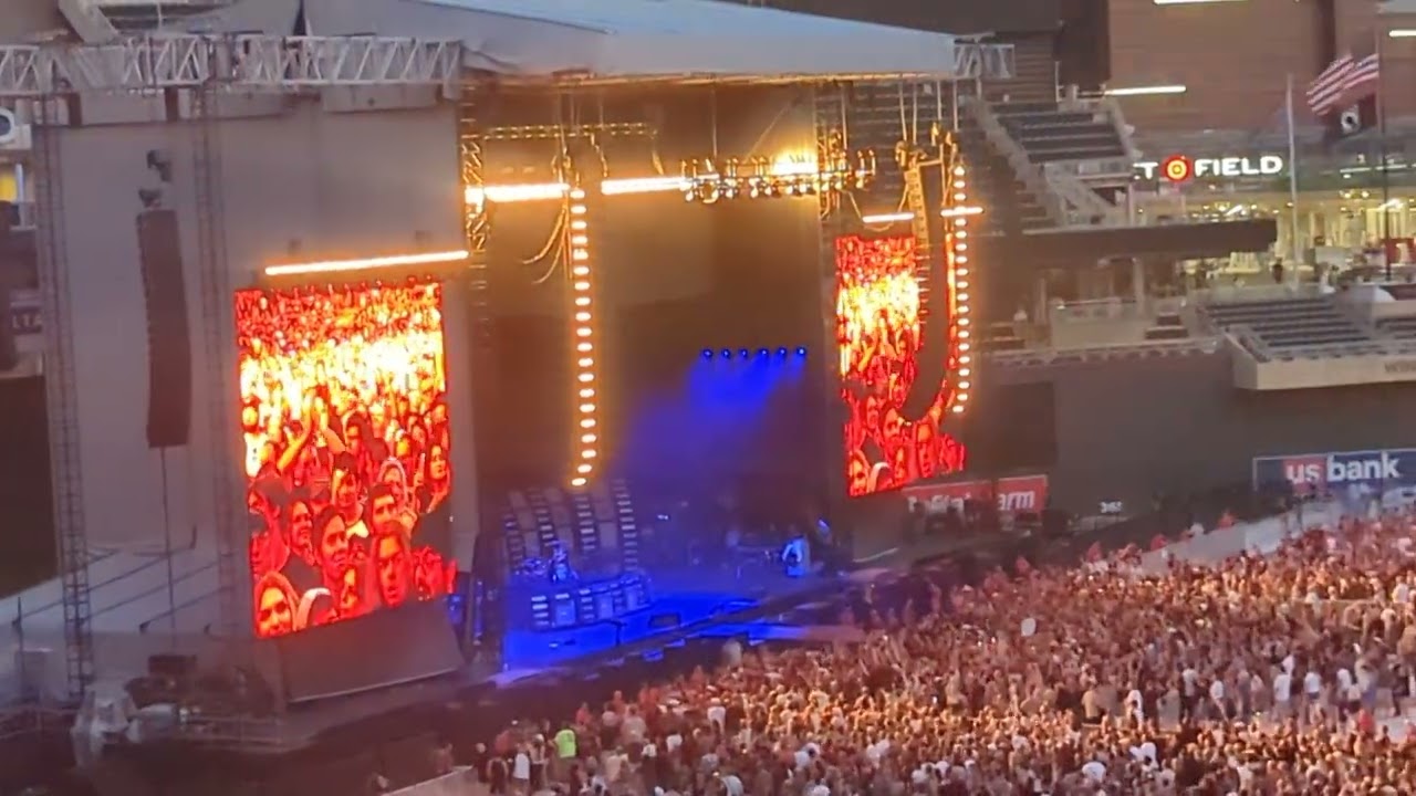 Green Day Opening (Queen Bohemian Rhapsody)