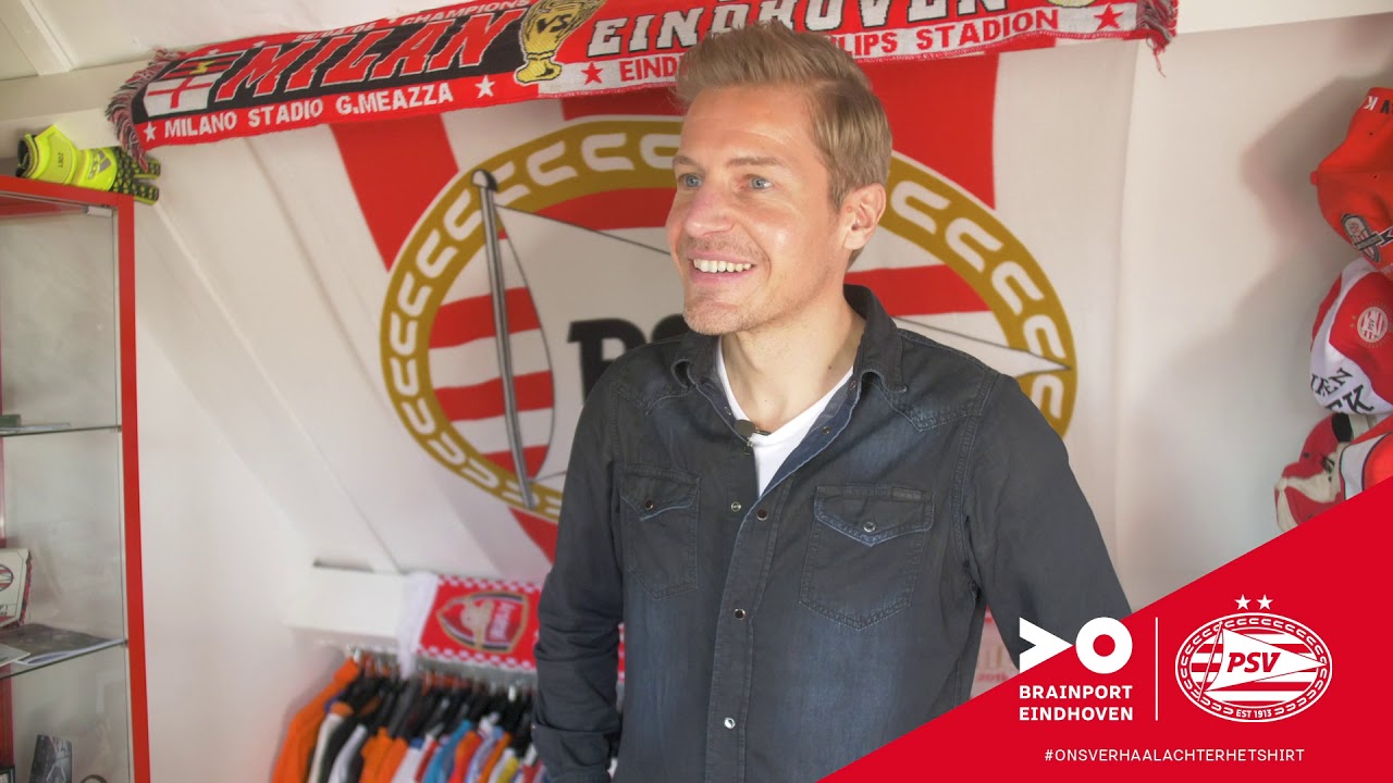 Brainport Eindhoven overhandigt limited edition PSV-shirt aan PSV-shirtverzamelaar Martijn