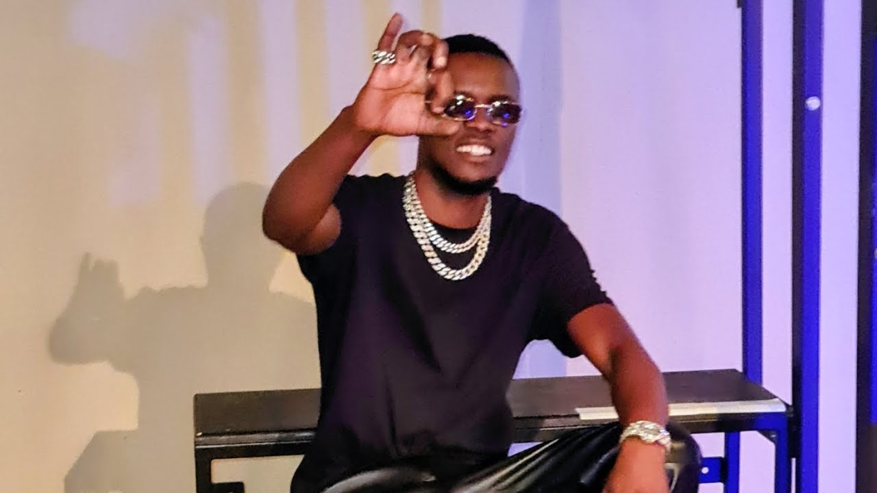 Year end performance @ Prestige Lounge Free State by BL8YOHIGHNESS #blade #hiphop #mzansi #eastside 
