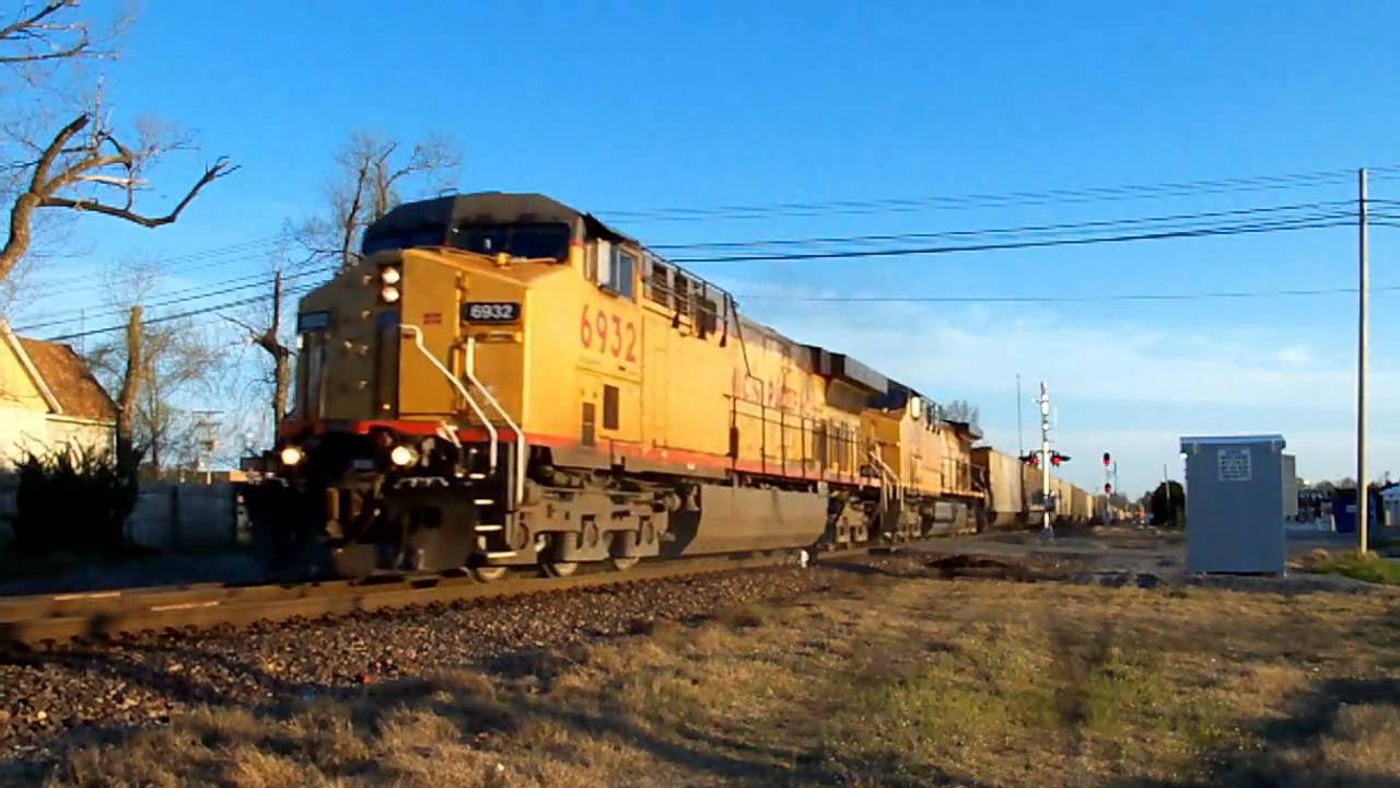 UP Coals Thorugh Marion, CNW Engine