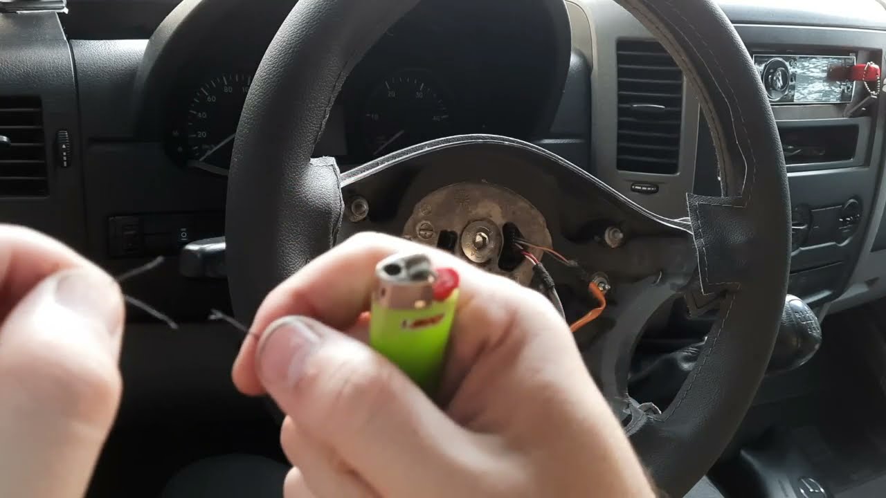 Revestindo o volante da Sprinter com couro.