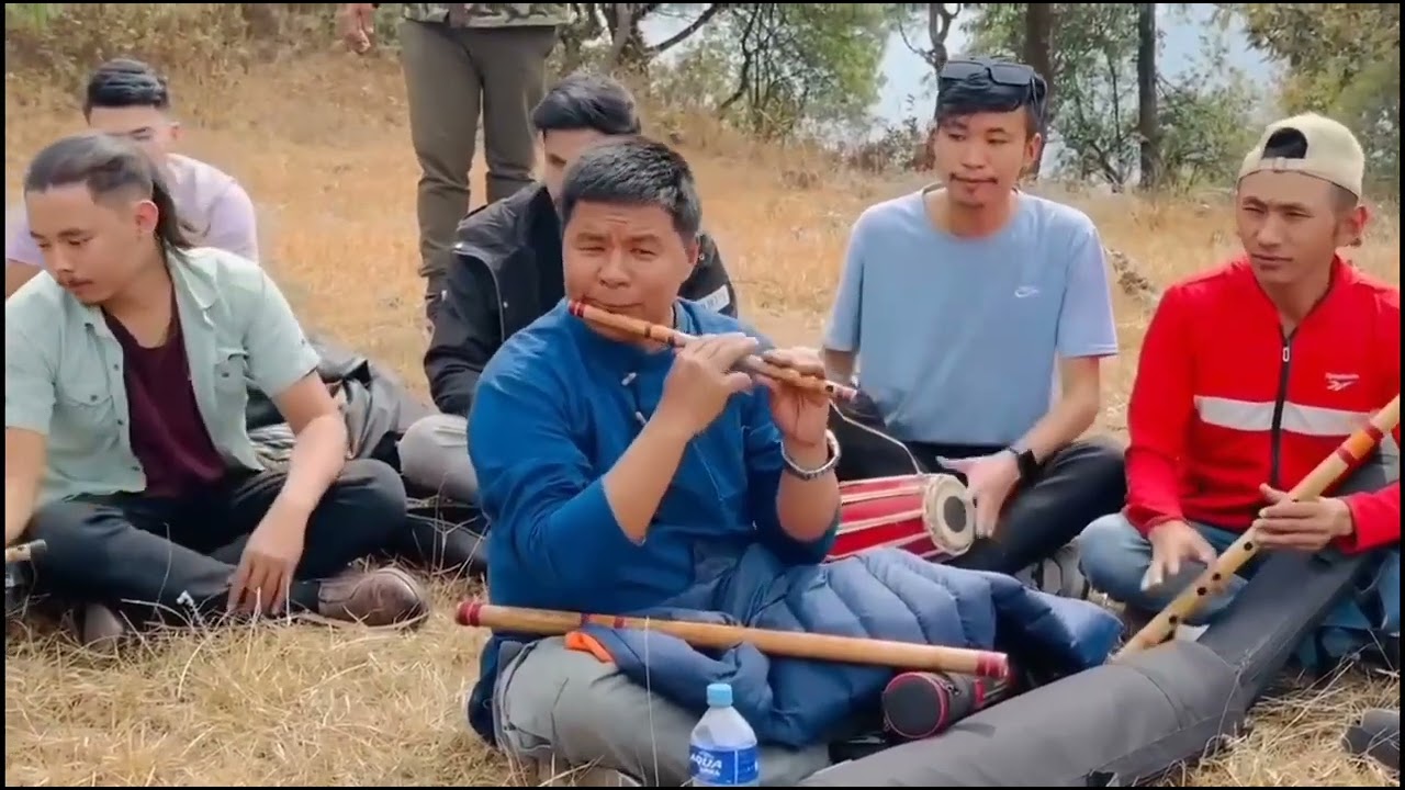बासुरी मा रमाउने हाम्रो टिम