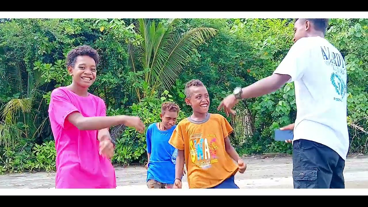 Aii ke manea_Holiday Fun clip.