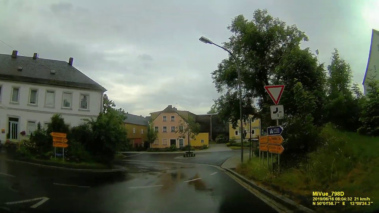 D: Seußen. Stadt Arzberg. Landkreis WUN. Fahrt durch die Ortsmitte. Juni 2019