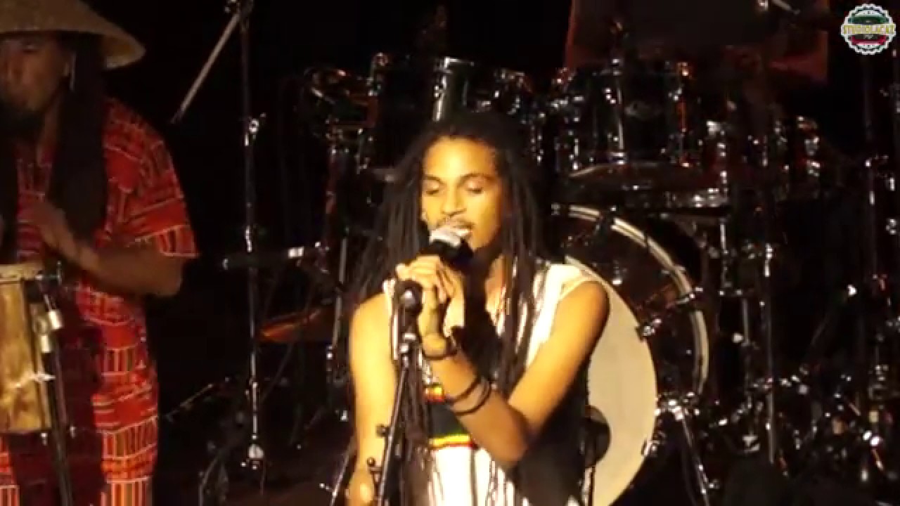 MIGHTY LION & Shakals Band 