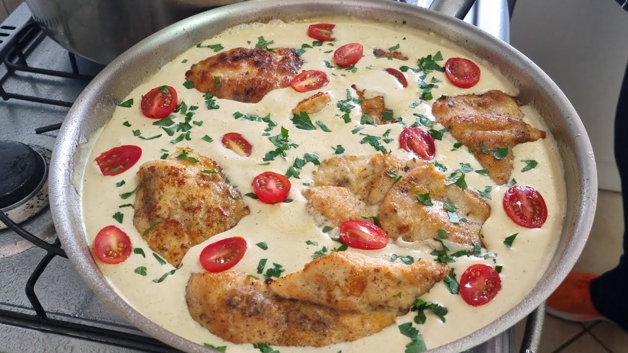 Frango crocante com molho cremoso de alho e parmesão