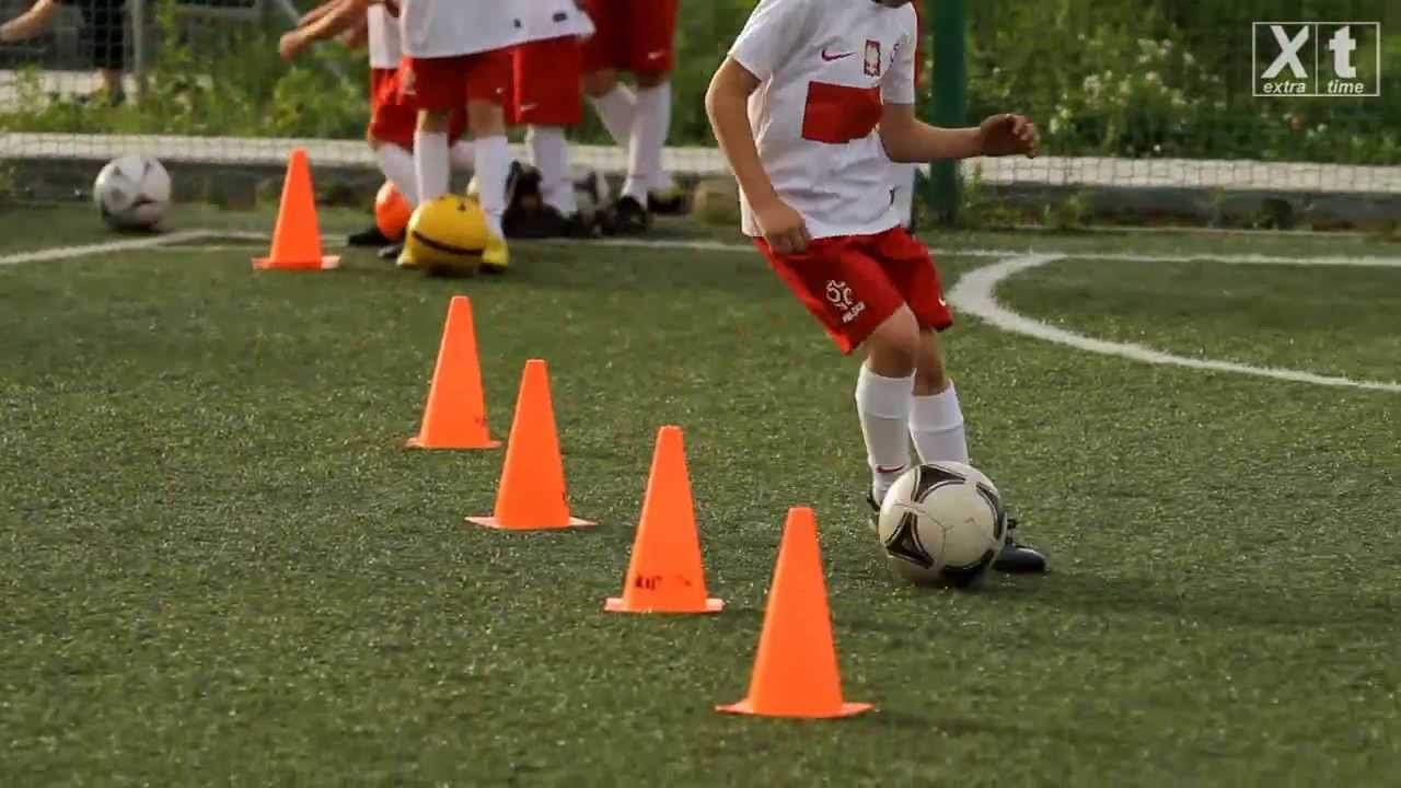 Extra Time: doskonalenie prowadzenia piłki w slalomie