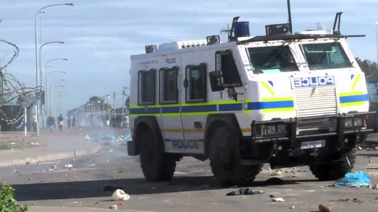 Chaotic service delivery protest in Cape Town