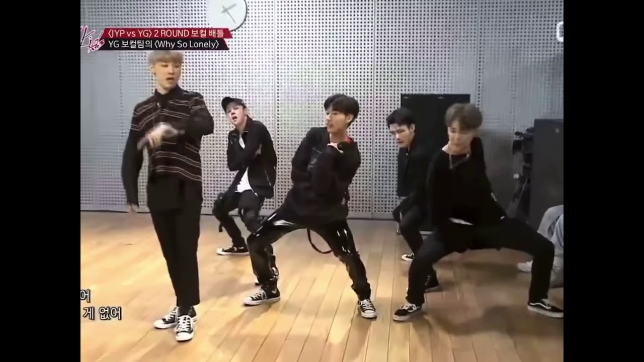 Ex jyp trainee Jeon Woong performing to sunbaenim&rsquo;s songs